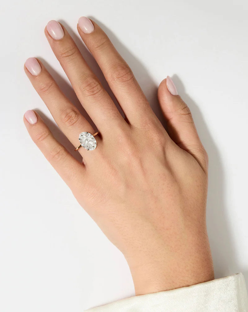 5.11 Oval Lab Diamond in Whisper Thin®